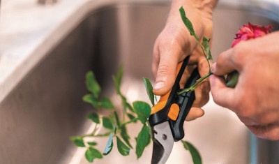 Садовые инструменты:Секатор Fiskars Solid SP14 