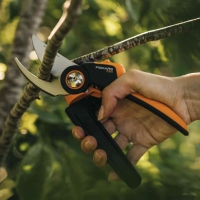 Садовые инструменты:Секатор Fiskars PowerGear L P961 