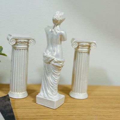 Статуя Венера Милосская с колоннами 