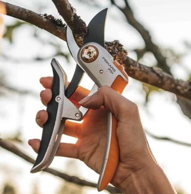 Садовые инструменты:Секатор Fiskars Plus PowerLewer P751 