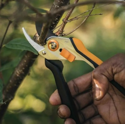 Садовые инструменты:Секатор Fiskars Solid P331 