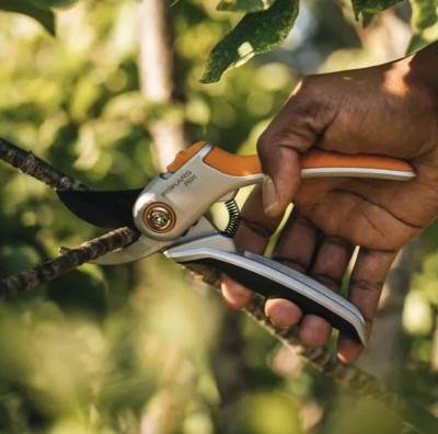 Садовые инструменты:Секатор Fiskars Plus P531 