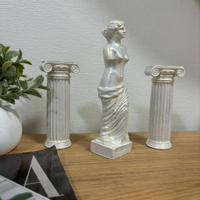 Статуя Венера Милосская с колоннами 